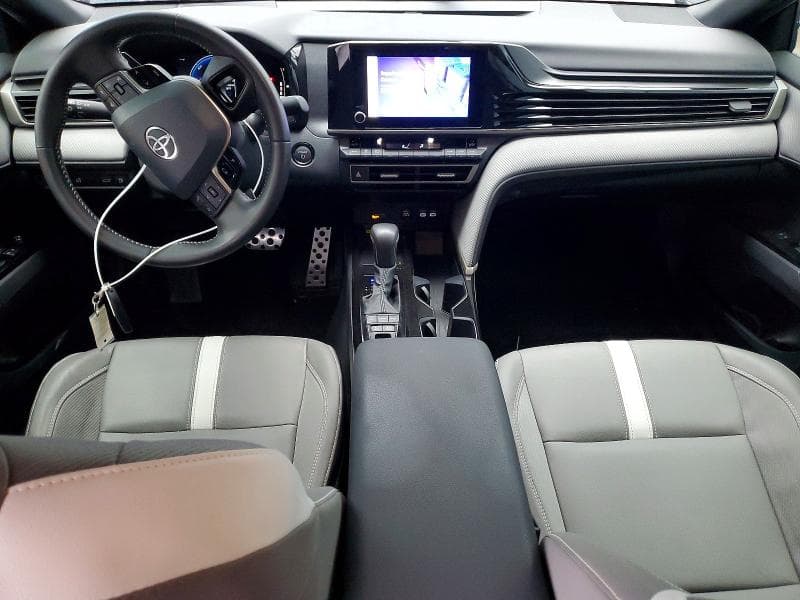 2025 TOYOTA CAMRY SE 8