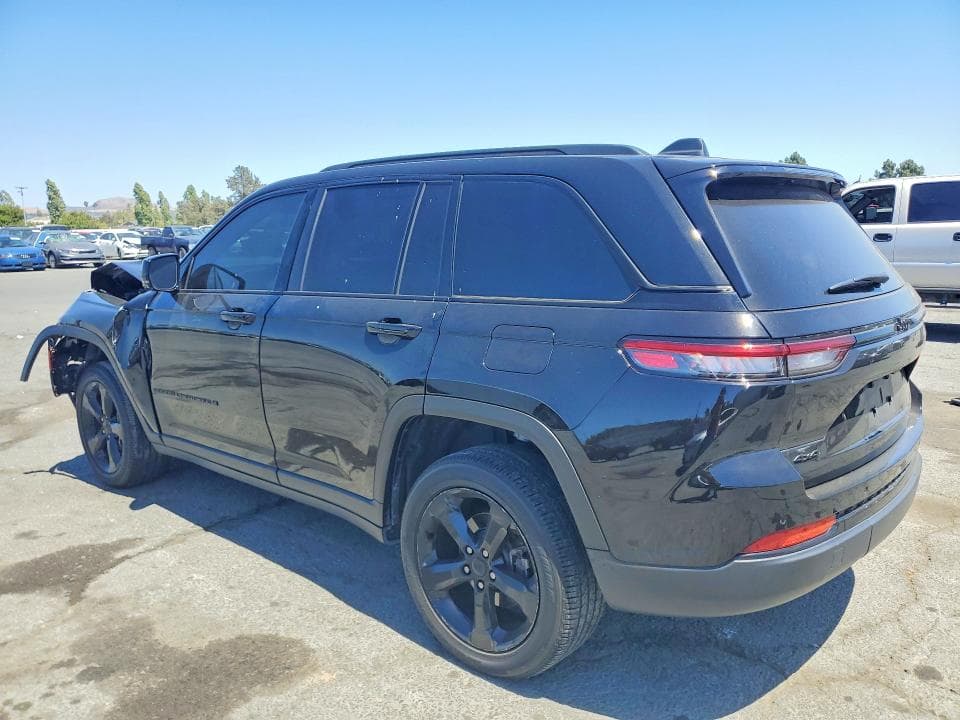 2024 JEEP GRAND CHEROKEE LAREDO 2