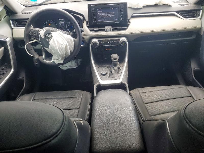 2022 TOYOTA RAV4 XLE 8