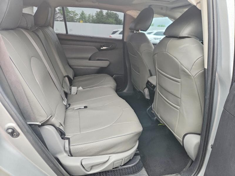 2021 TOYOTA HIGHLANDER HYBRID XLE 11