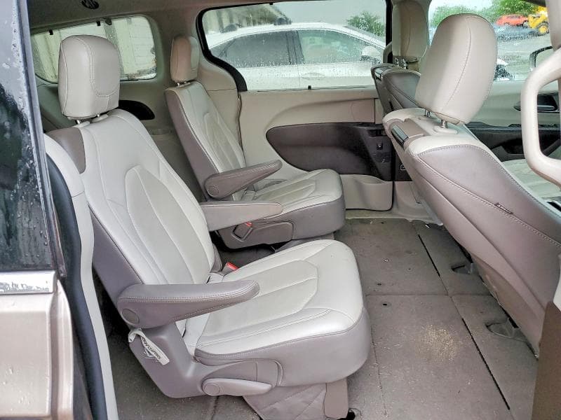 2017 CHRYSLER PACIFICA 11