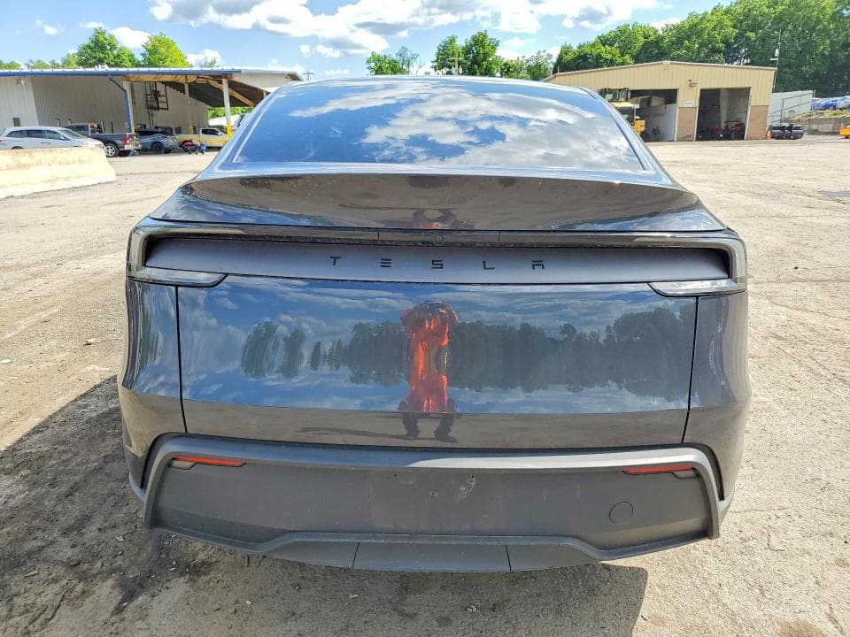2026 TESLA MODEL Y 6
