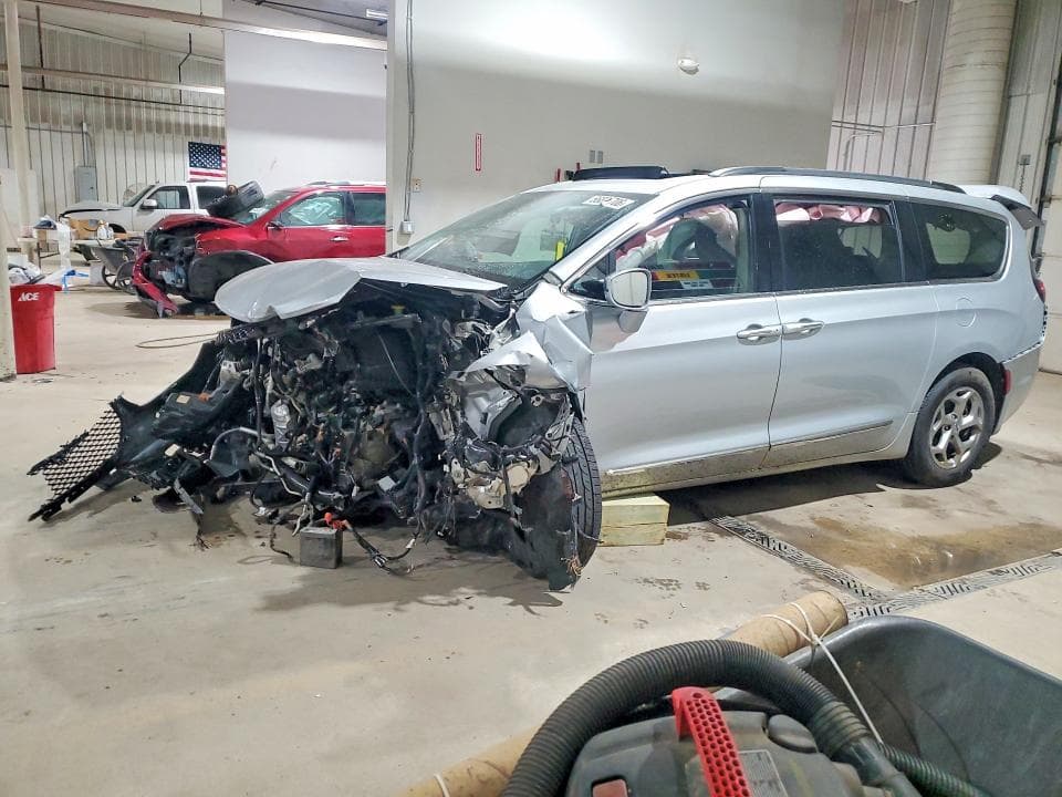 2022 CHRYSLER PACIFICA LIMITED - 1