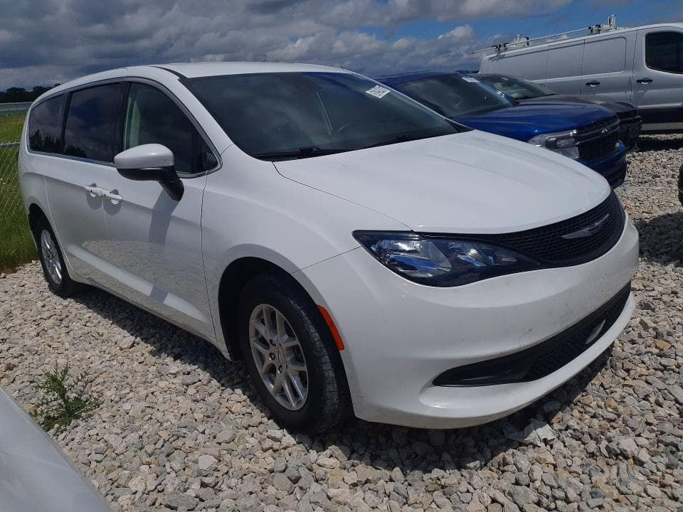 2023 CHRYSLER VOYAGER LX 4