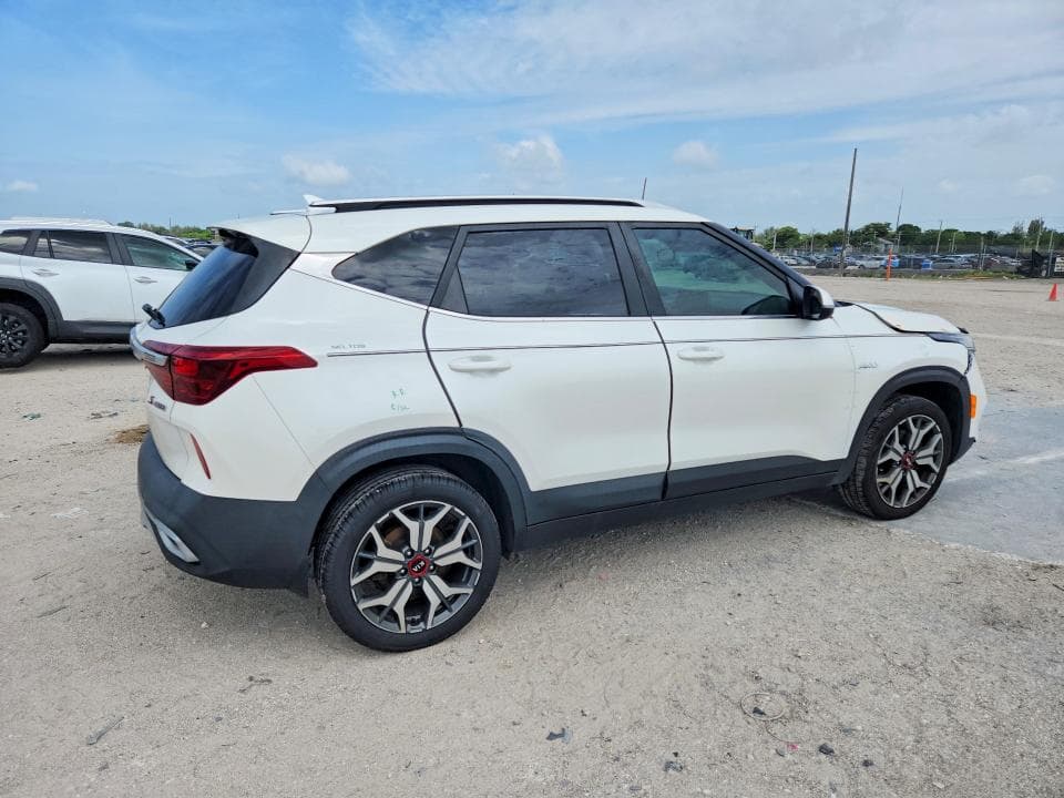 2021 KIA SELTOS S 3