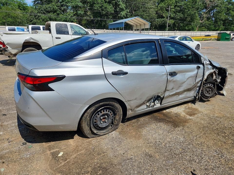 2021 NISSAN VERSA S 3