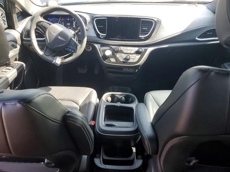 2023 CHRYSLER PACIFICA TOURING L 8
