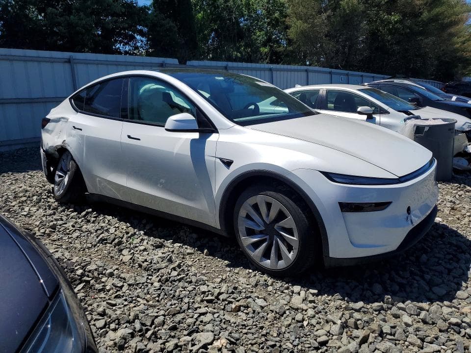 2026 TESLA MODEL Y 4