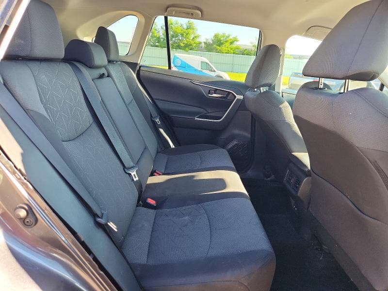 2020 TOYOTA RAV4 XLE 11