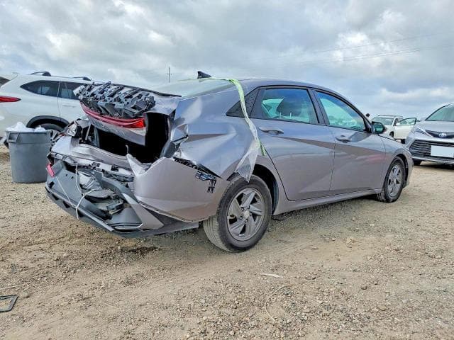 2025 HYUNDAI ELANTRA SE 3