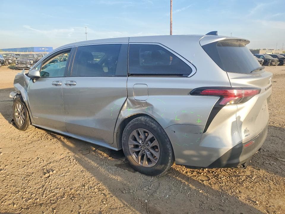 2021 TOYOTA SIENNA LE 2