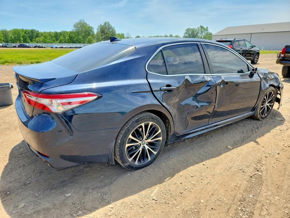 2019 TOYOTA CAMRY SE 3