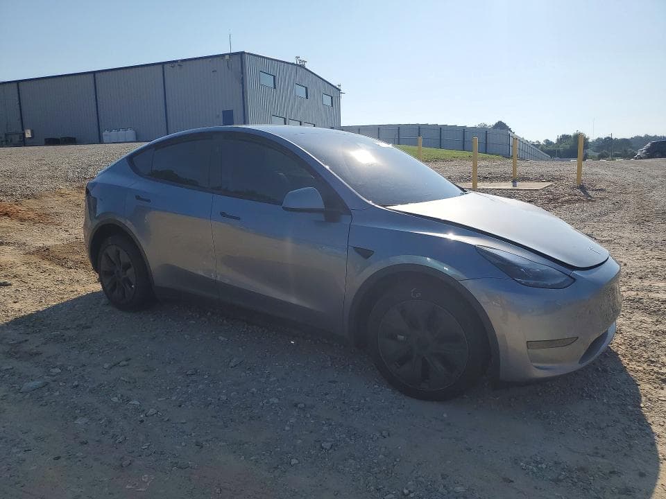 2025 TESLA MODEL Y 4