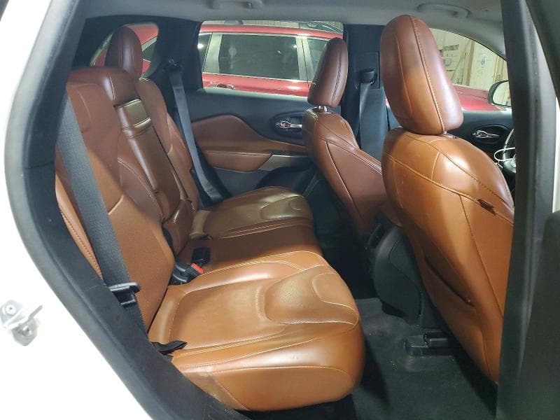 2019 JEEP CHEROKEE OVERLAND 11