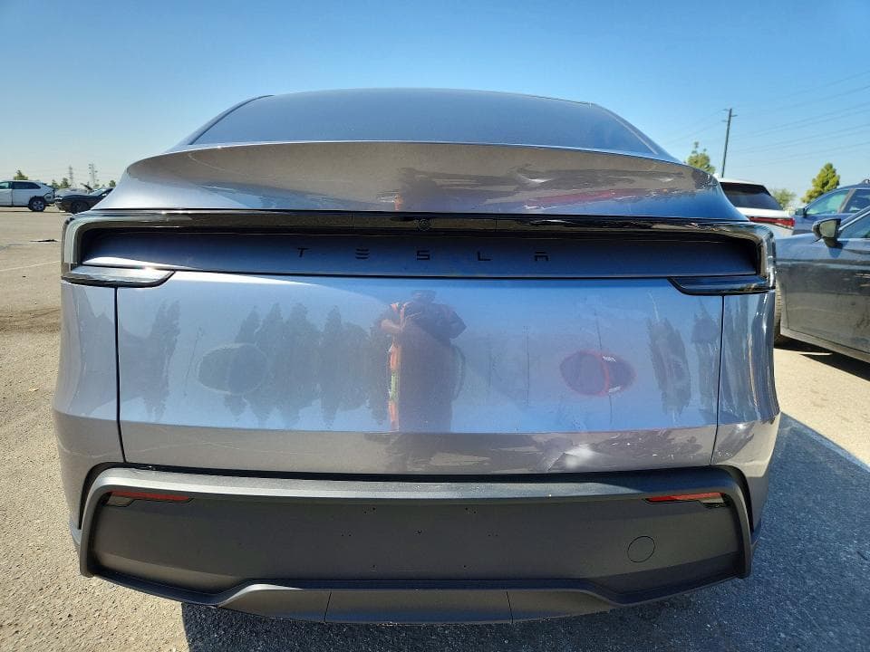 2026 TESLA MODEL Y 6