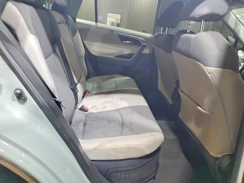 2021 TOYOTA RAV4 XLE 11