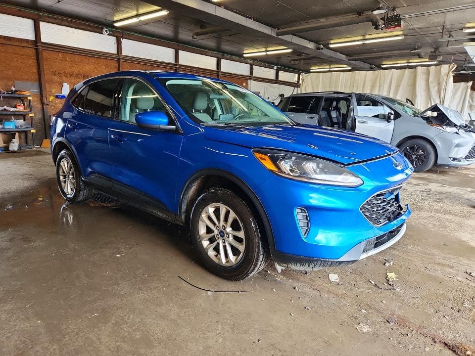 2021 FORD ESCAPE SE 4