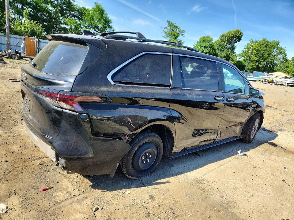 2026 TOYOTA SIENNA XLE 8-PASSENGER 3