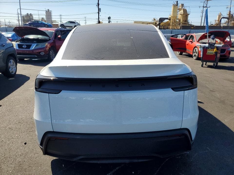 2026 TESLA MODEL Y 6