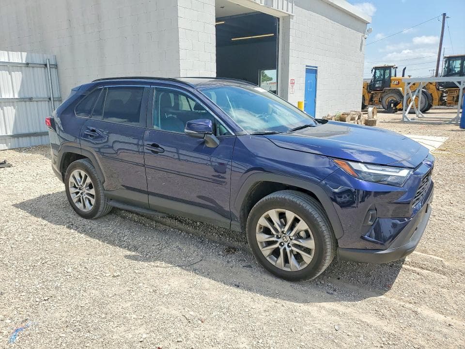 2025 TOYOTA RAV4 XLE PREMIUM 8