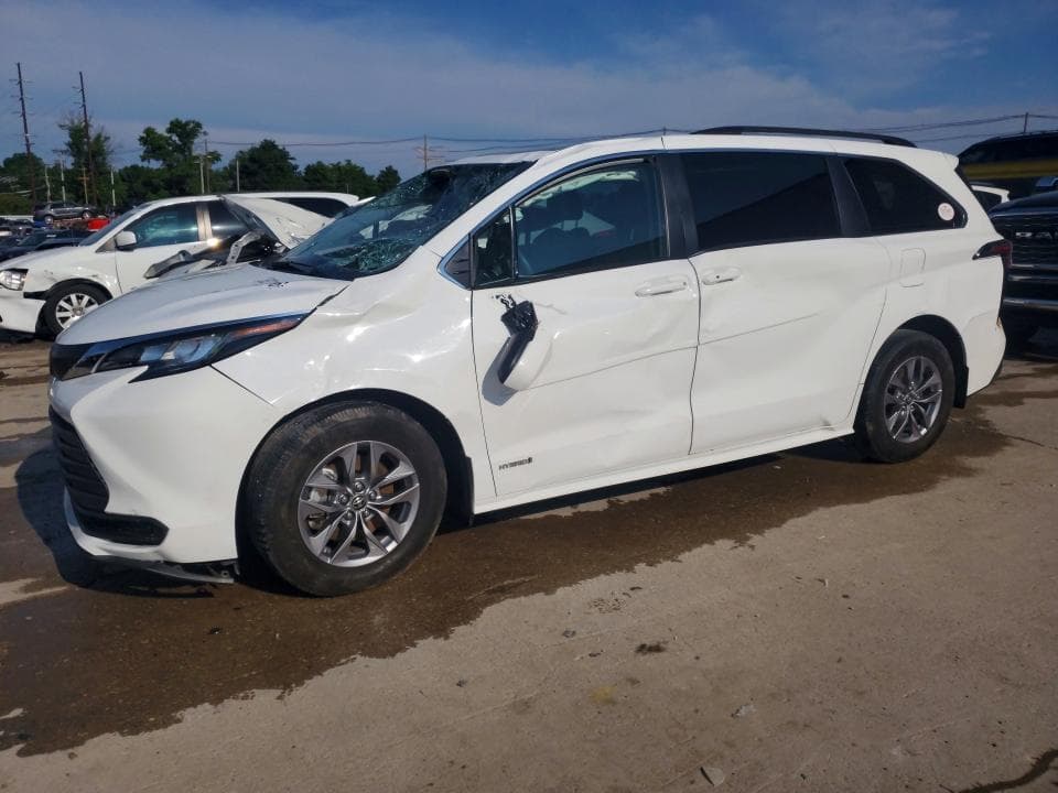 2021 TOYOTA SIENNA LE - 1