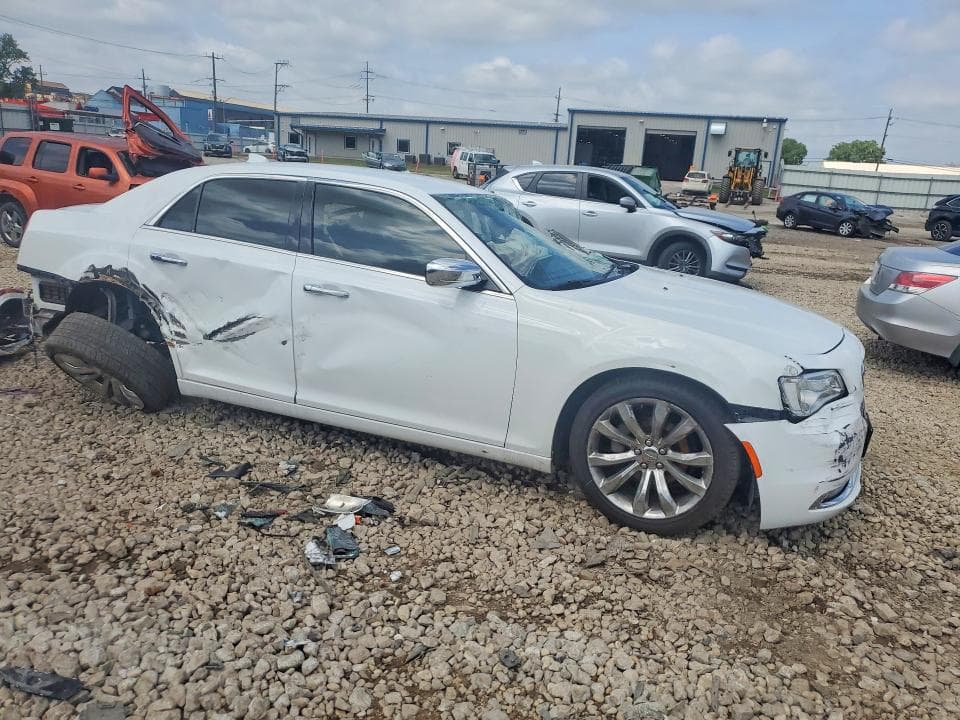 2018 CHRYSLER 300 LIMITED 4