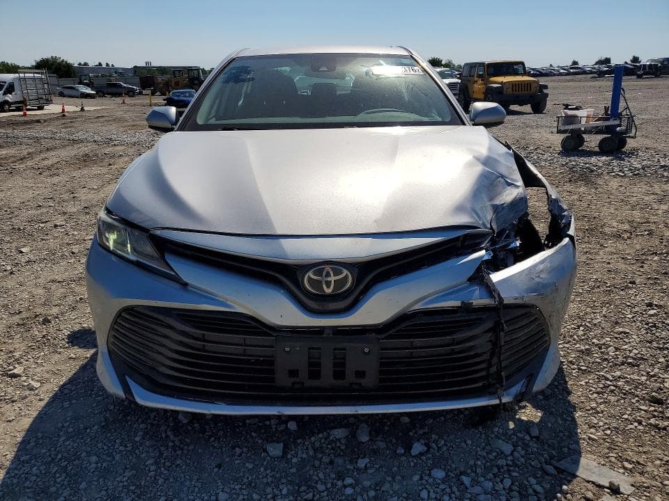 2019 TOYOTA CAMRY LE 5