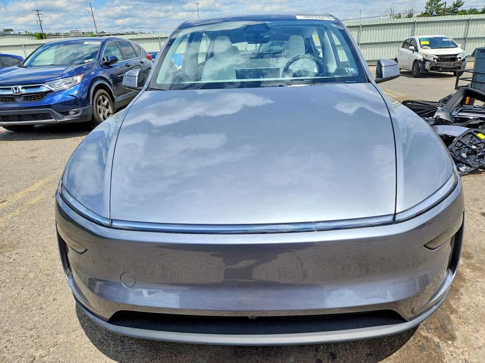 2026 TESLA MODEL Y 5