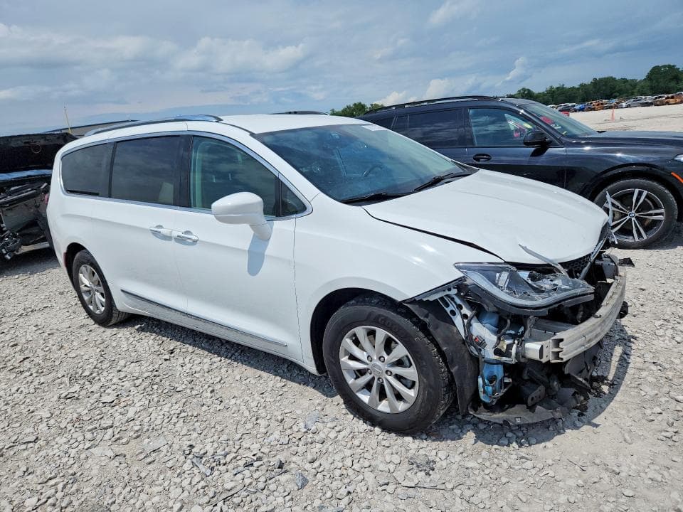 2019 CHRYSLER PACIFICA TOURING L 4