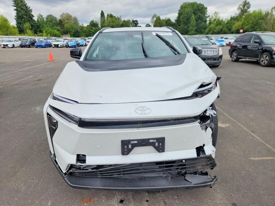 2026 TOYOTA BZ XLE 5