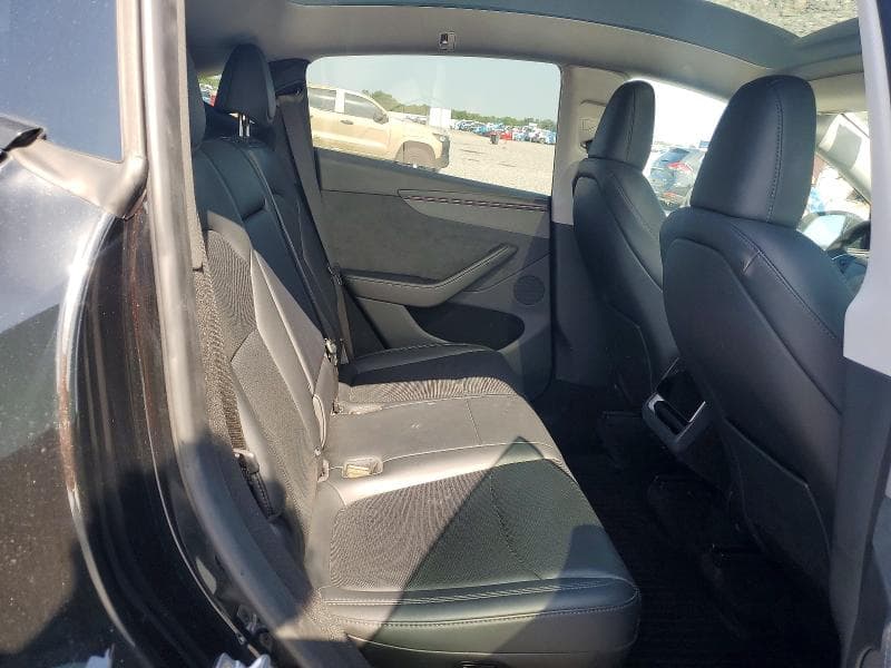 2026 TESLA MODEL Y 10