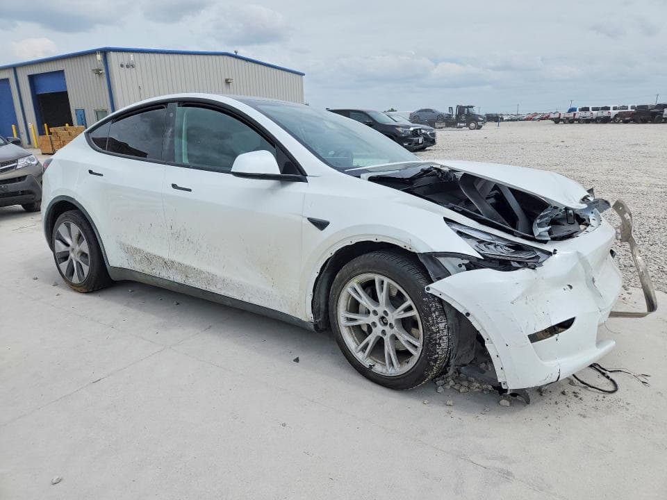 2023 TESLA MODEL Y 4