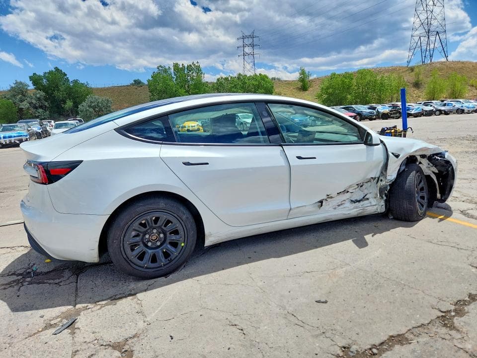 2025 TESLA MODEL 3 3