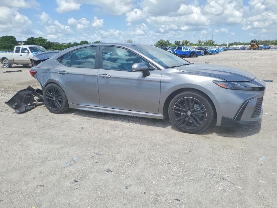 2025 TOYOTA CAMRY SE 4