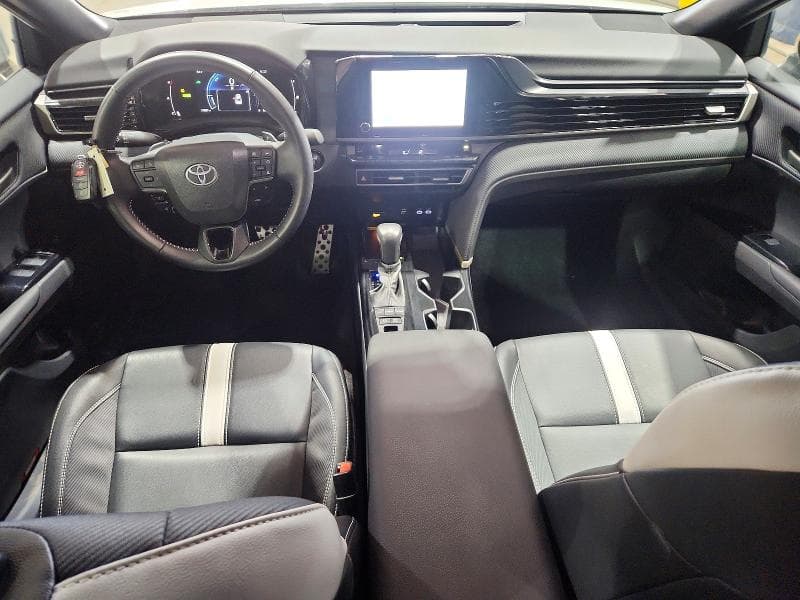 2025 TOYOTA CAMRY SE 8