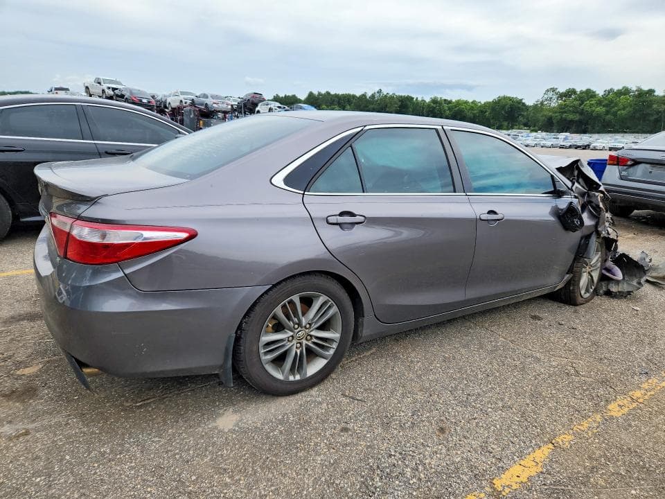 2017 TOYOTA CAMRY SE 3
