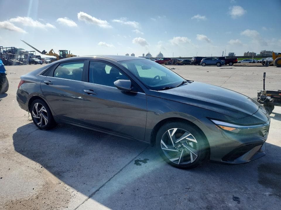 2024 HYUNDAI ELANTRA SEL 4