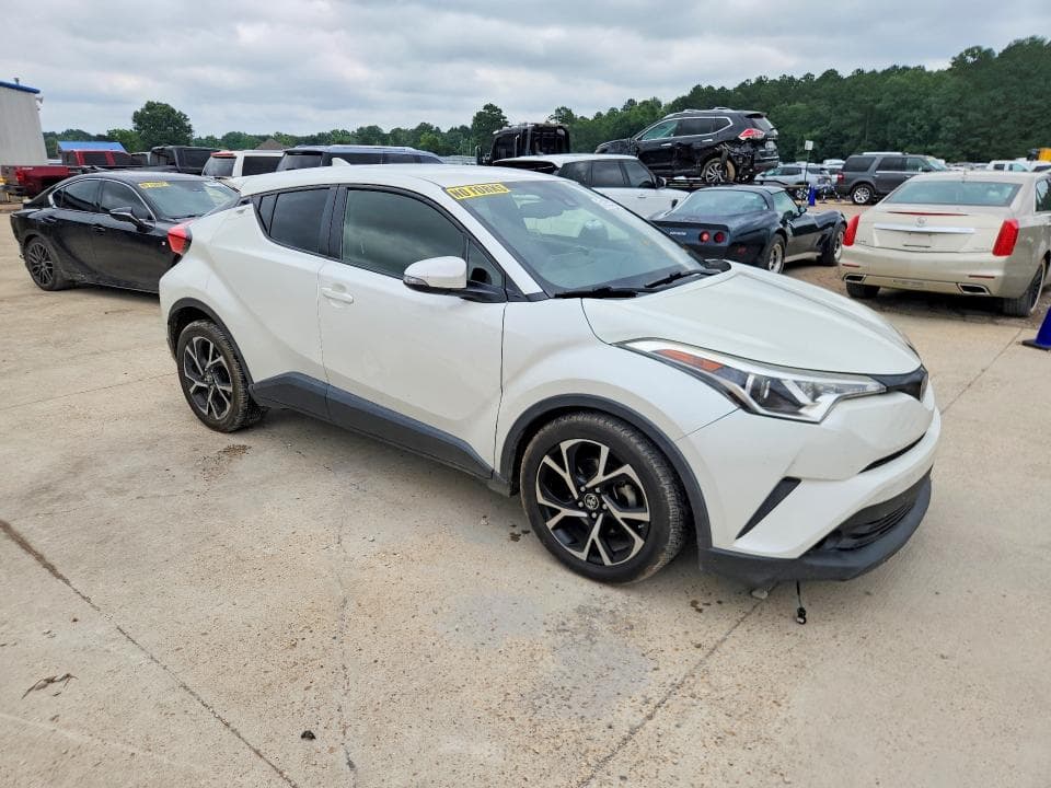 2018 TOYOTA C-HR XLE 4
