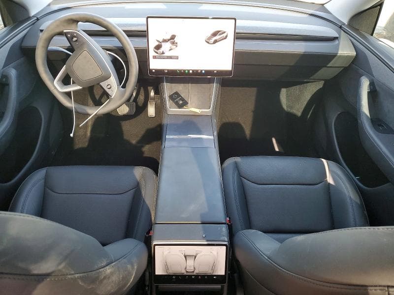 2026 TESLA MODEL Y 8