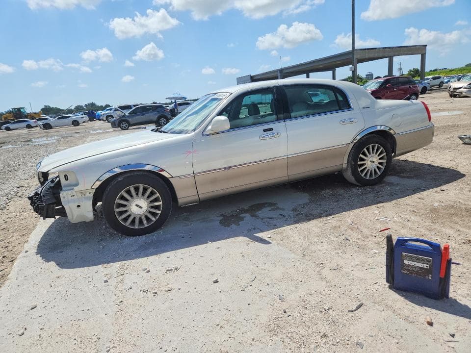 2003 LINCOLN TOWNCAR