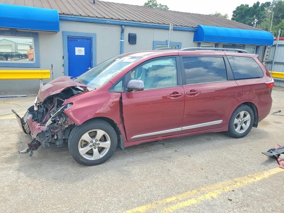 2018 TOYOTA SIENNA LE - 1