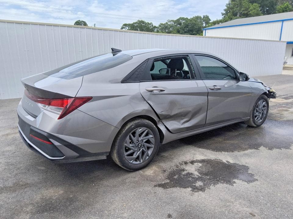2024 HYUNDAI ELANTRA SEL 3