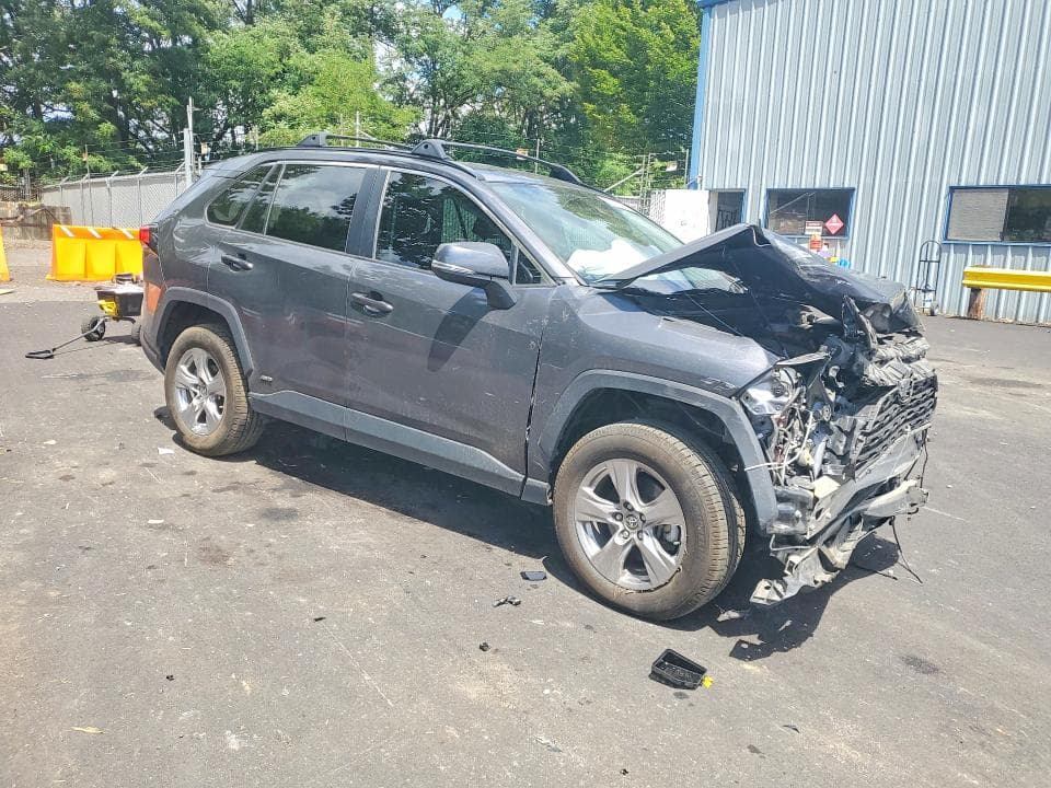 2022 TOYOTA RAV4 XLE 4