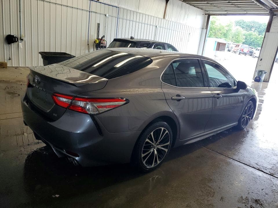 2018 TOYOTA CAMRY SE 3