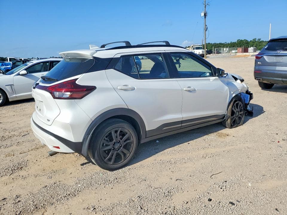 2022 NISSAN KICKS SR 3