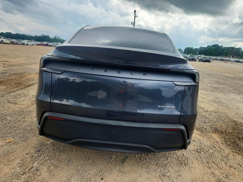 2026 TESLA MODEL Y 6