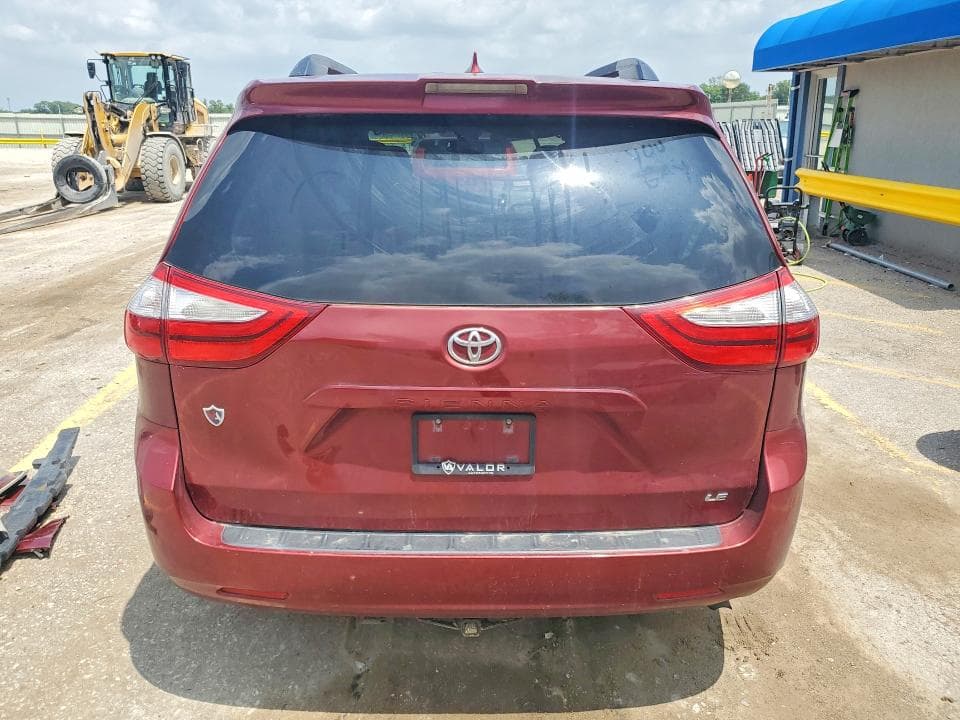 2018 TOYOTA SIENNA LE 6
