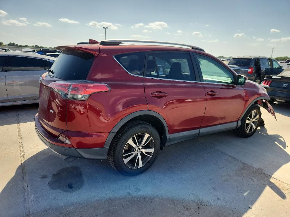 2018 TOYOTA RAV4 XLE 3