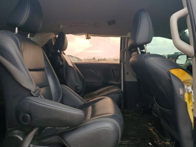 2018 TOYOTA SIENNA 10