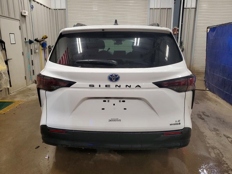 2024 TOYOTA SIENNA LE 6